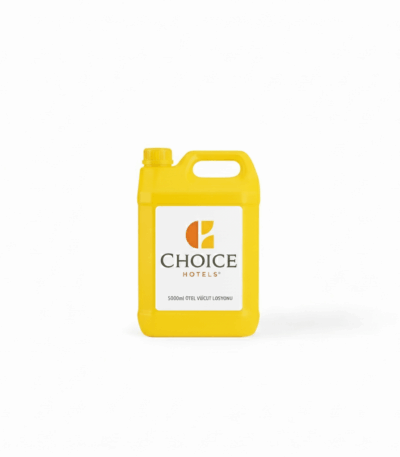 Choice Hotels markasına ait, 5000ml hacimli canlı sarı renkli otel vücut losyonu bidonu.