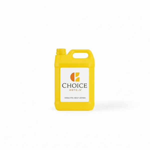 Choice Hotels markasına ait, 5000ml hacimli canlı sarı renkli otel vücut losyonu bidonu.