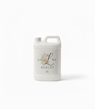 Livera Buklet 5L Profesyonel Saç Kremi bidonu, beyaz arka plan üzerinde, temiz ve şık bir görünümle.