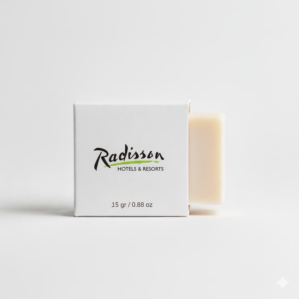 radisson-otel-sabunu Radisson Hotels markasına ait, 15 gramlık, beyaz kutu içinde sunulan otel sabunu.