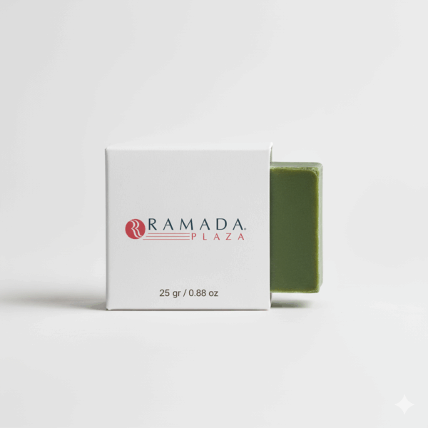 Ramada Plaza markasına ait, 25 gramlık, beyaz kutu içinde sunulan otel sabunu.